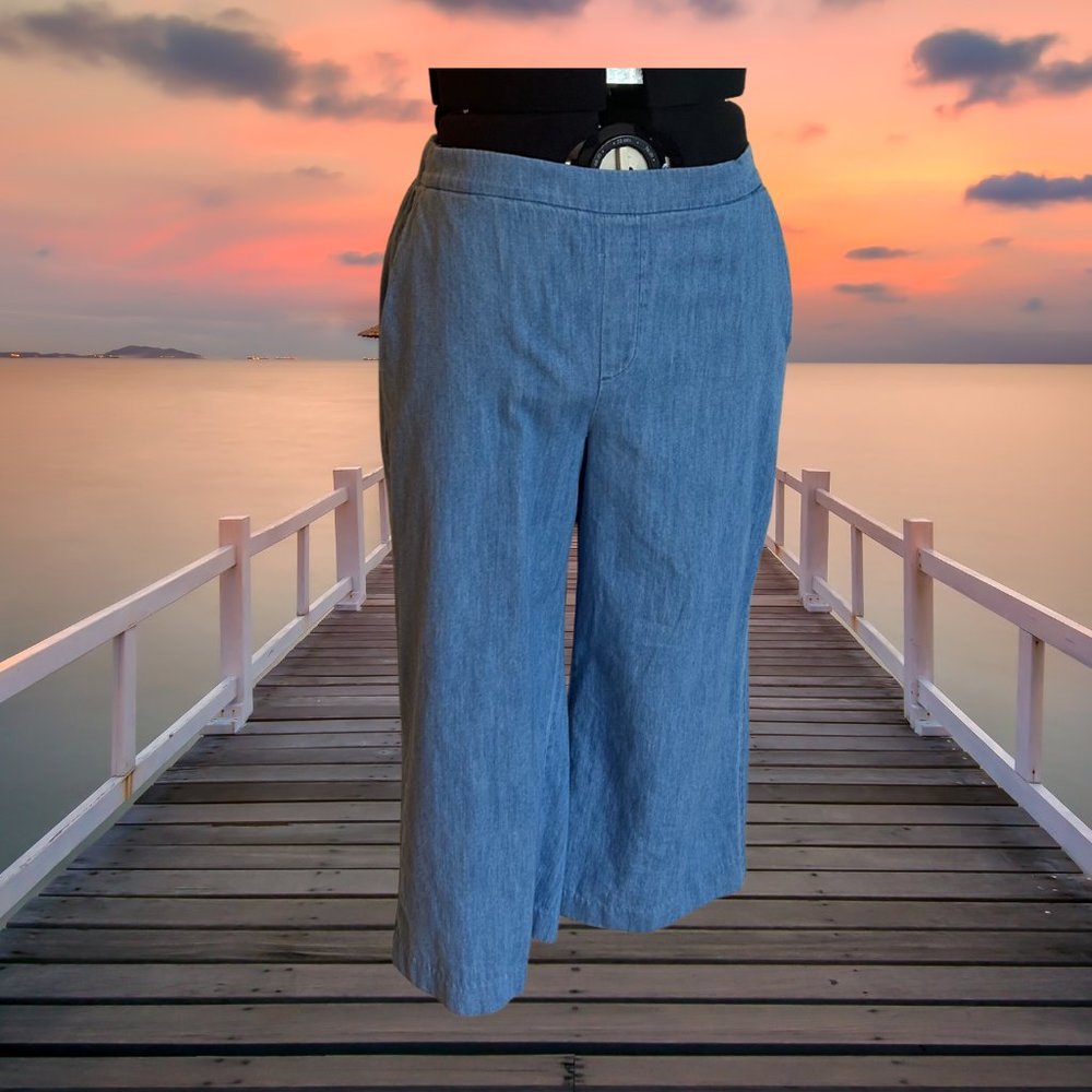 Old Navy Light Denim Wide leg Capri, 10